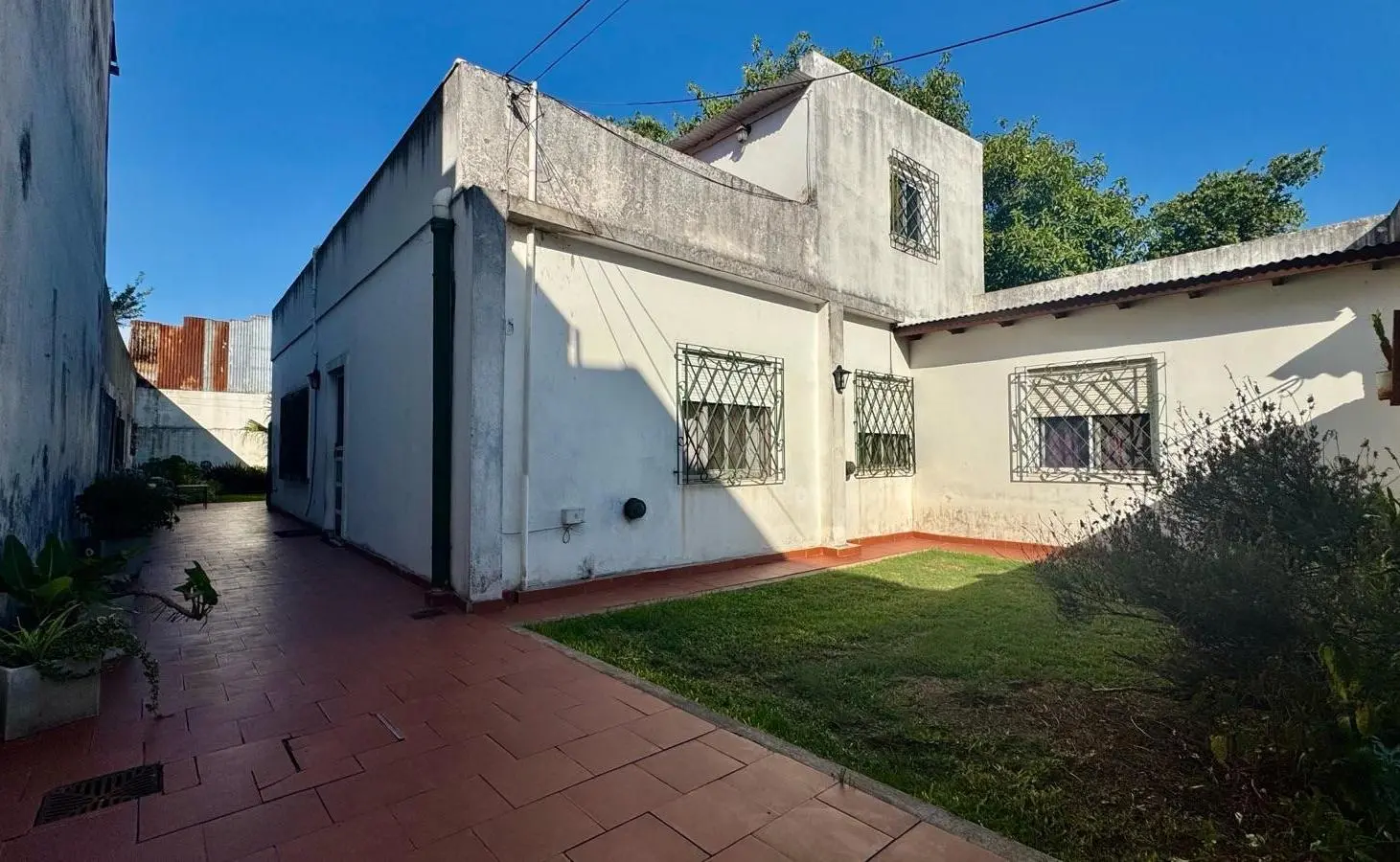 VENTA DE CASA CON FONDO LIBRE Y PILETA 3