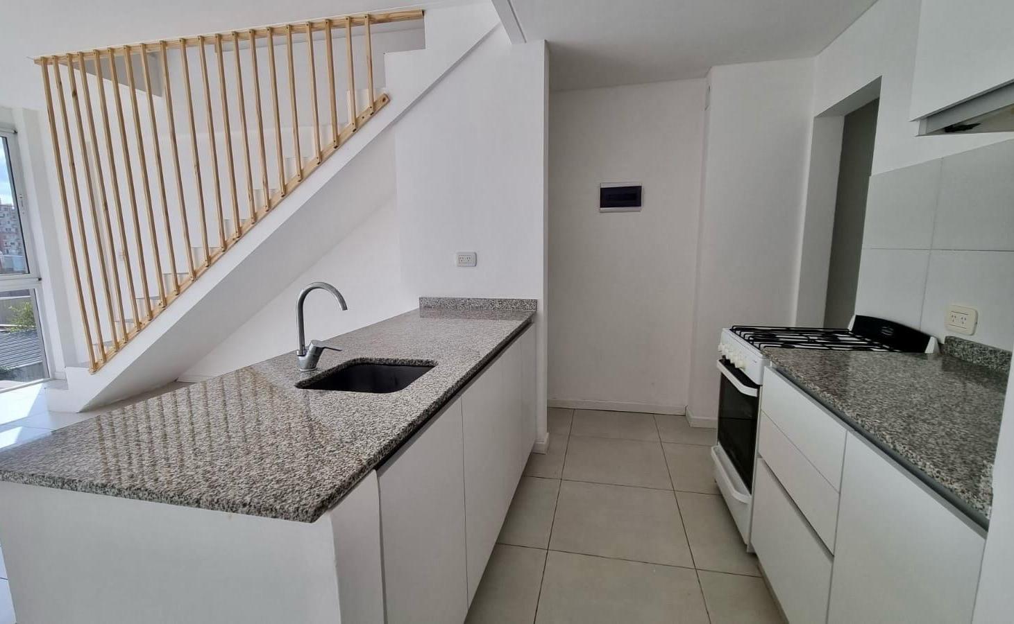 Foto de Departamento en Alquiler – 2 Ambientes en Dúplex de Gran Tamaño con, imagen 5