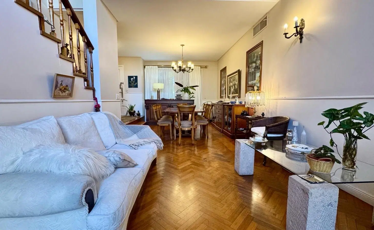 CHALET DE CATEGORÍA EN BANFIELD OESTE – FONDO PARQUIZADO CON PISCINA 5