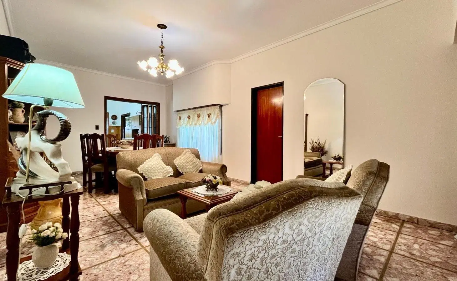 Venta Casa 3 Amb con Quincho, Jardín   Departamento Independiente en Remedios de Escalada 5