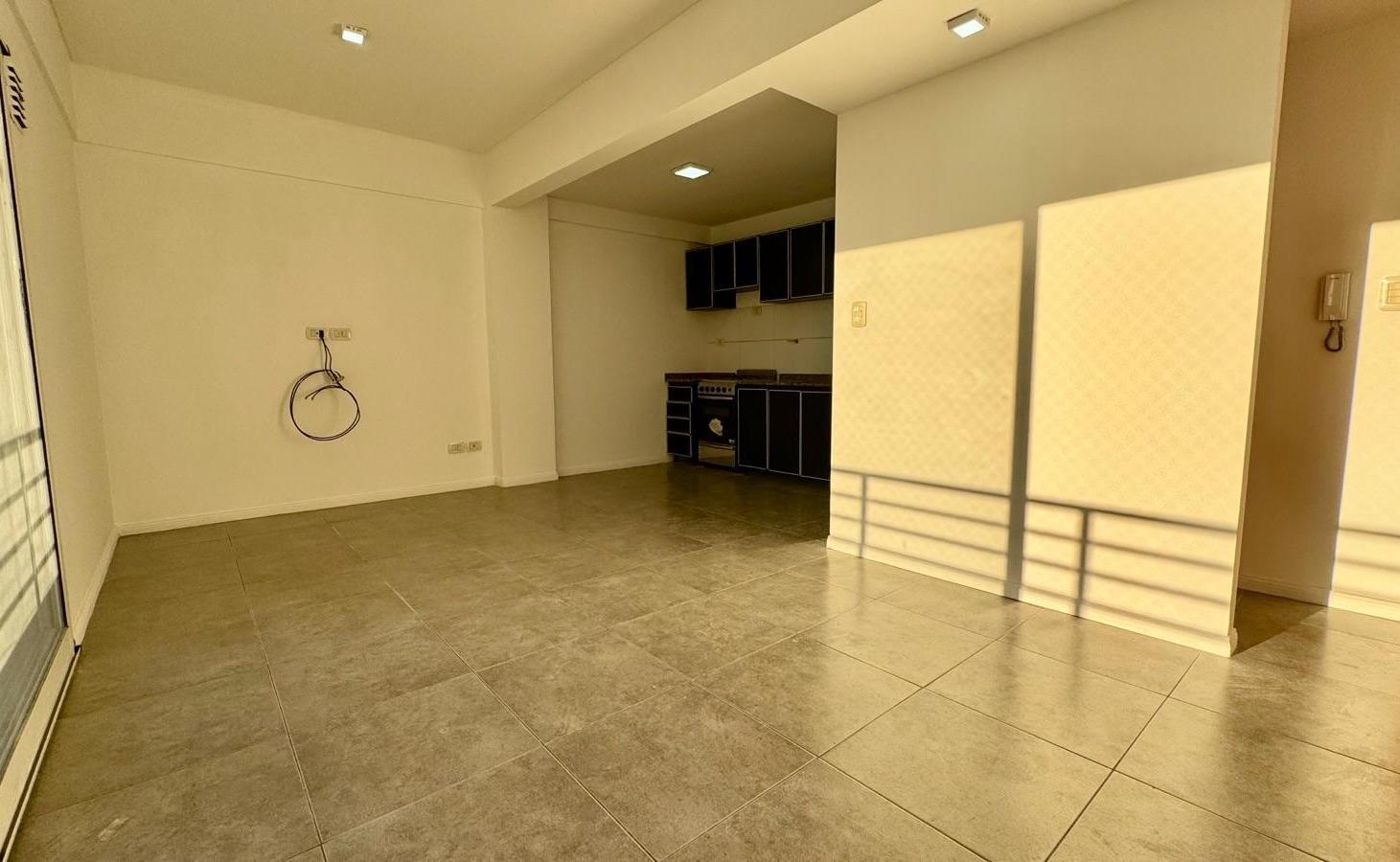 Foto de ALQUILER DEPARTAMENTO 2 AMBIENTES CON COCHERA EN R. DE ESCALADA, imagen 3