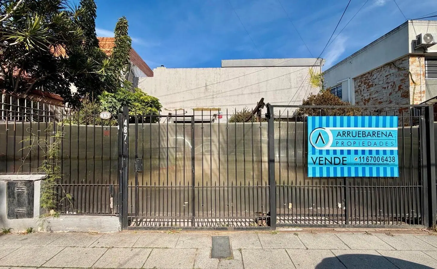 VENTA DE CASA EN BANFIELD ESTE 2