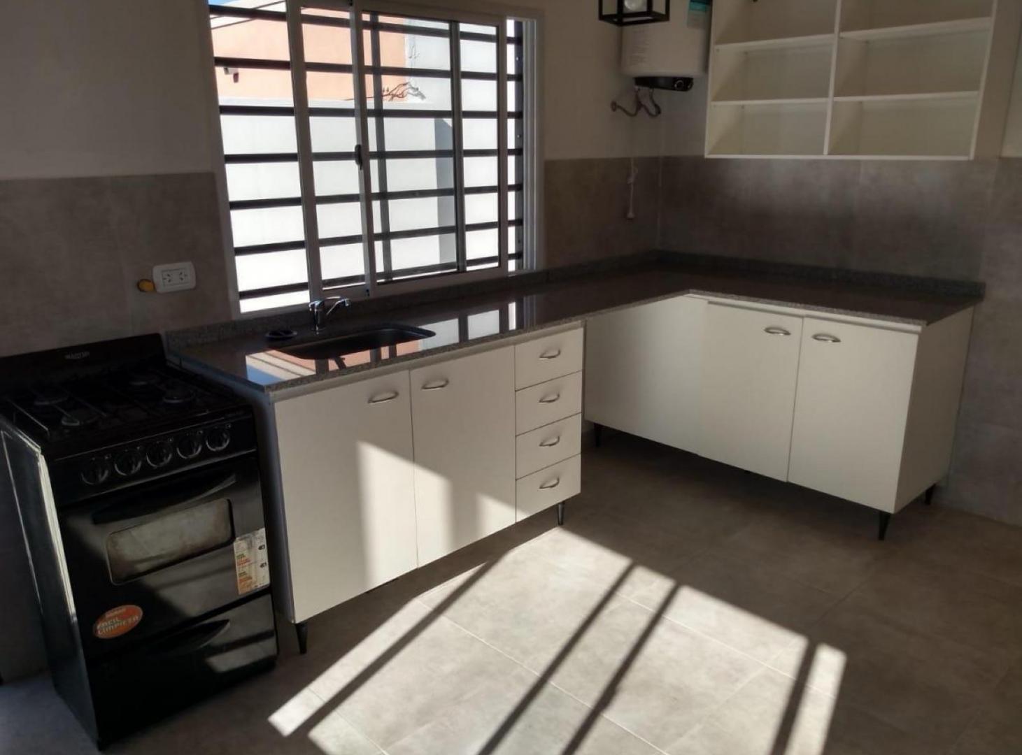 Foto de ALQUILER PH 3 AMBIENTES SIN EXPENSAS – BANFIELD OESTE, imagen 2