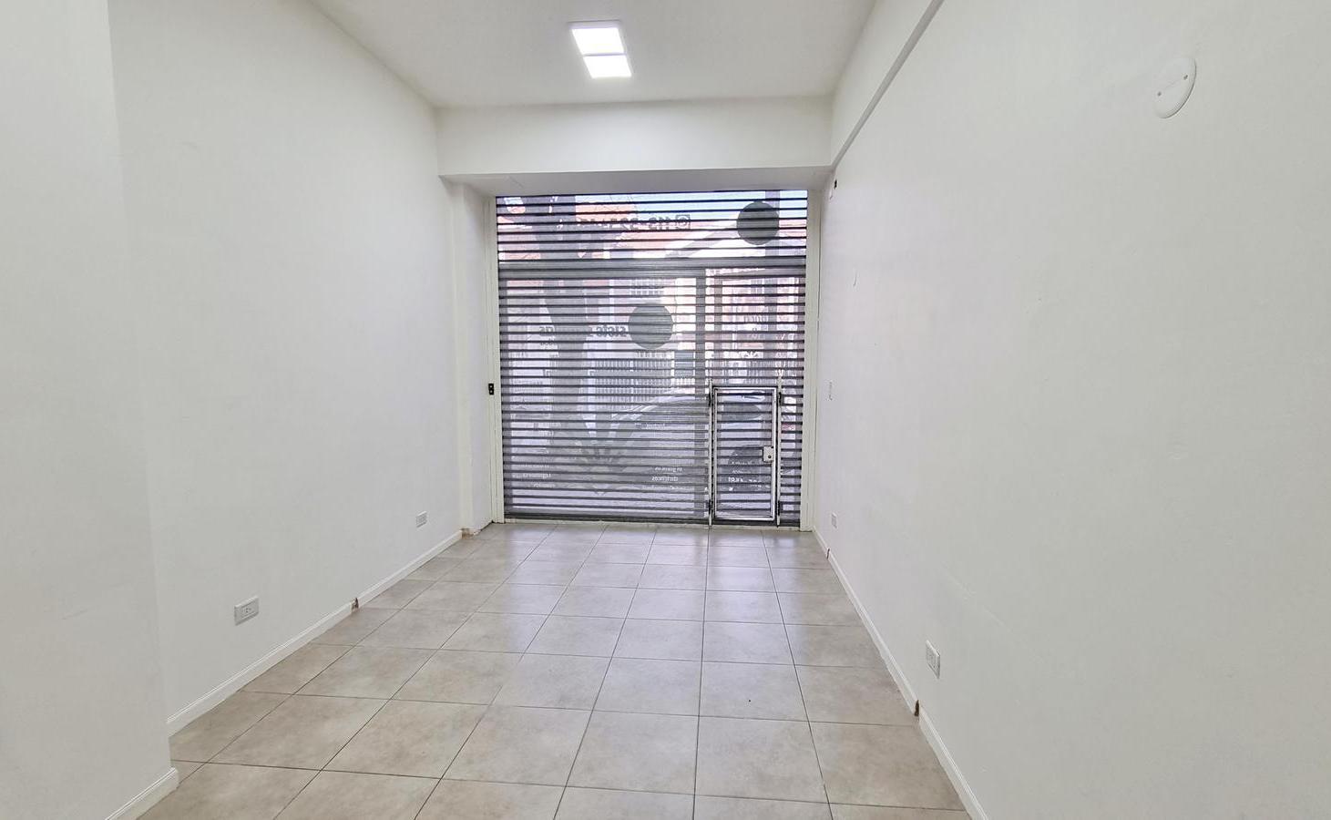 Foto de ALQUILER LOCAL COMERCIAL EN REMEDIOS DE ESCALADA, imagen 4
