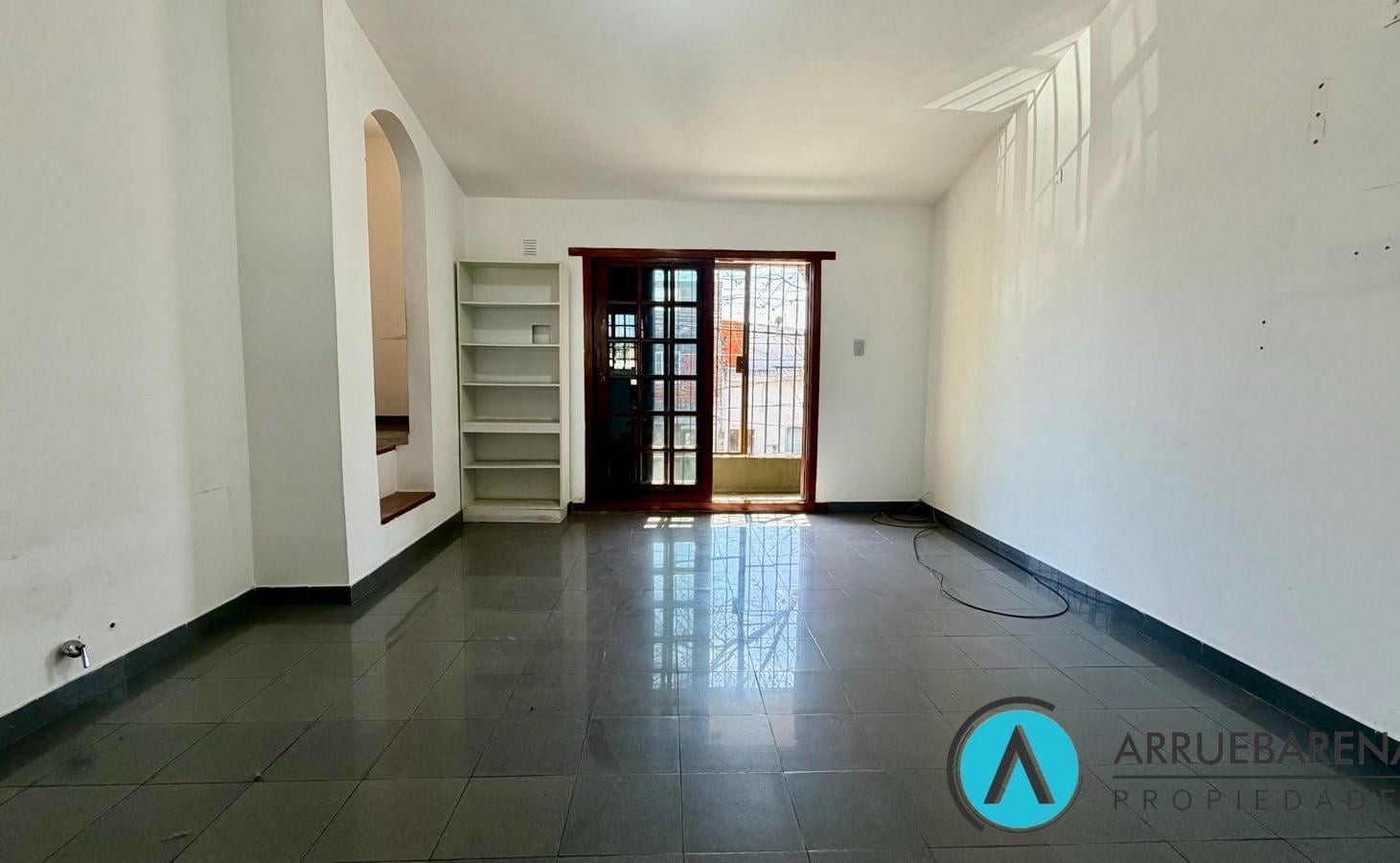 Foto de PH 4 AMBIENTES CON GRAN TERRAZA Y PARRILLA – SIN EXPENSAS – LANÚS OESTE, imagen 3