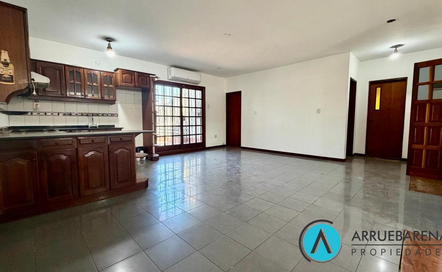 Foto de PH 4 AMBIENTES CON GRAN TERRAZA Y PARRILLA – SIN EXPENSAS – LANÚS OESTE, imagen 2