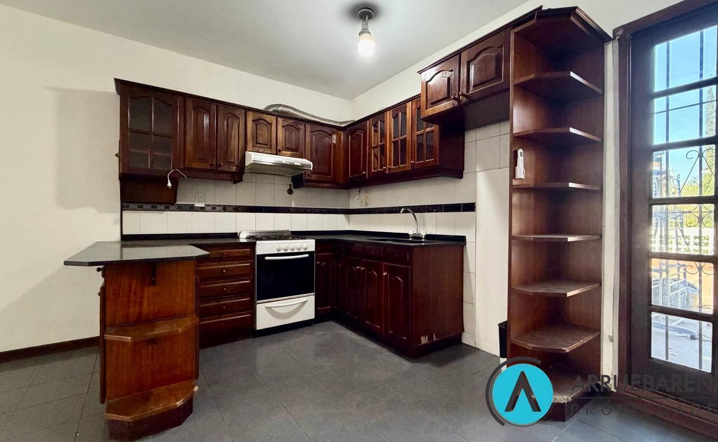 Foto de PH 4 AMBIENTES CON GRAN TERRAZA Y PARRILLA – SIN EXPENSAS – LANÚS OESTE, imagen 4