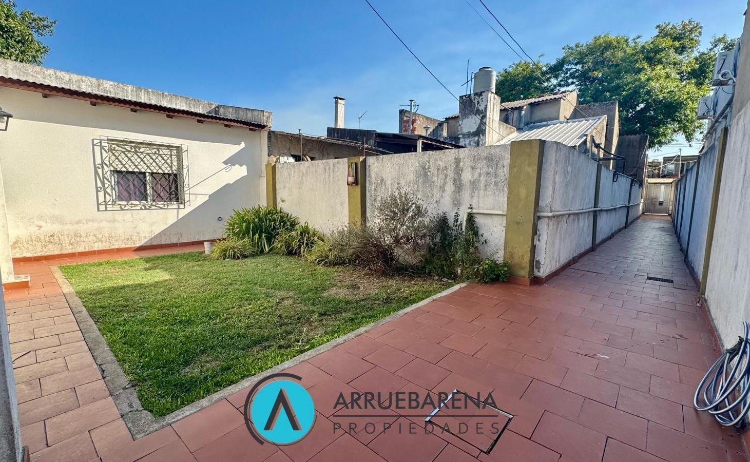 Foto de VENTA DE CASA CON FONDO LIBRE Y PILETA, imagen 1
