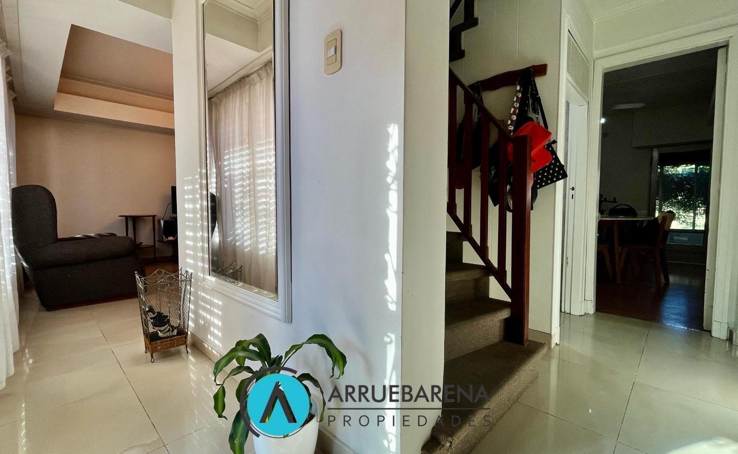 Foto de Venta Casa de 4 ambientes con pileta, fondo libre y cochera en Lomas de, imagen 4