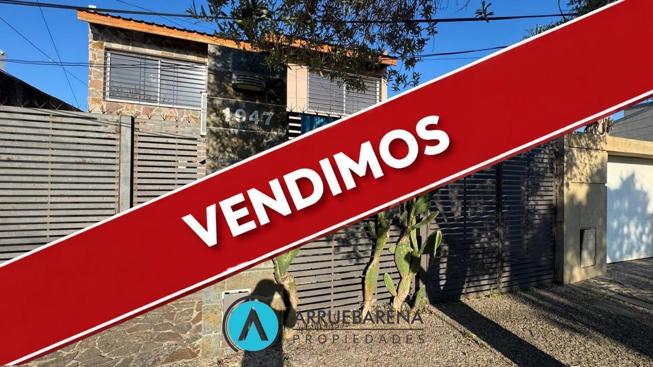 Foto de APTO CREDITO - VENTA DUPLEX 3 AMBIENTES CON COCHERA EN BANFIELD OESTE, imagen 1