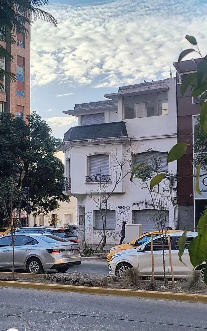 Casona de estilo sobre Bv. San Juan | 175 m² construidos | Ideal desarrollo comercial 2