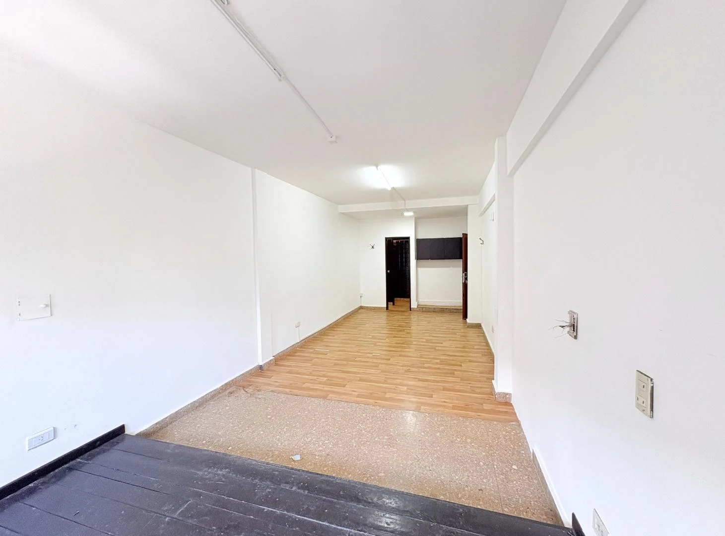 Foto de Monoambiente para uso comercial, oficinas o consultorios - En Alquiler, imagen 2