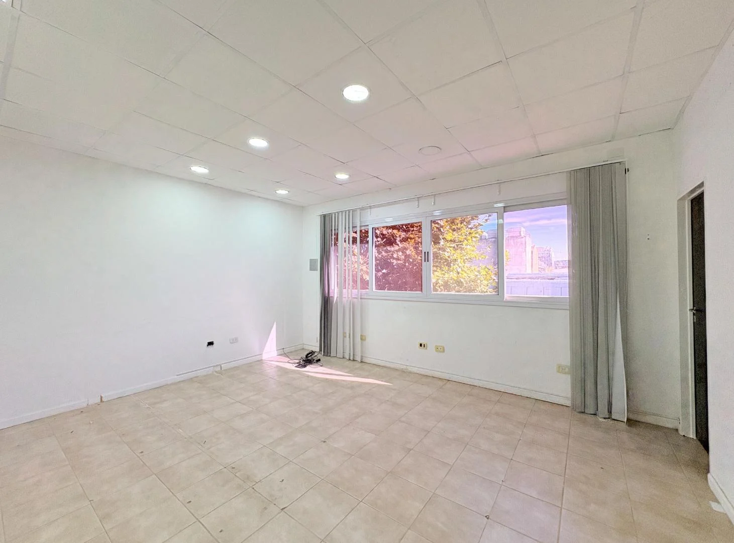 Foto de Departamento 4 Ambientes en Alquiler – Uso Comercial / Profesional, imagen 4