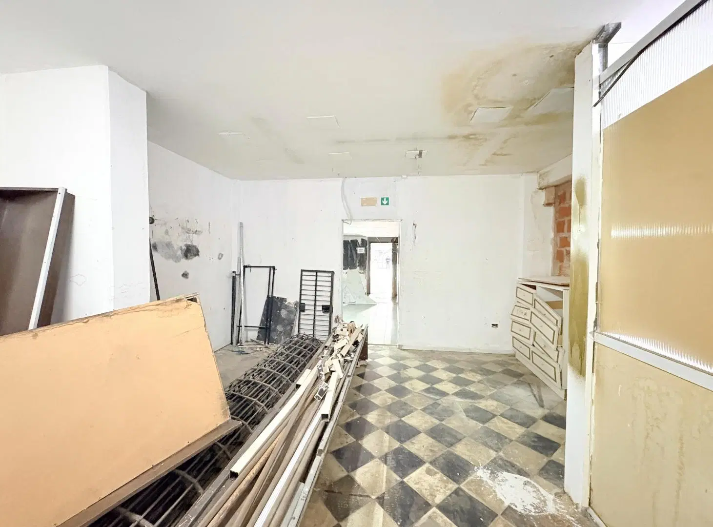 Local comercial en alquiler sobre la principal avenida de San Miguel. 5