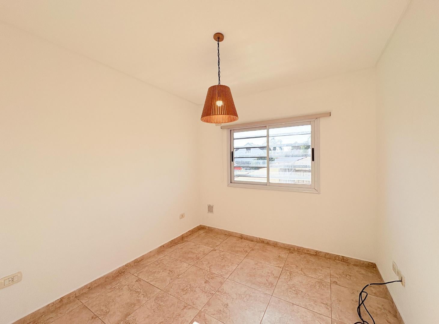Foto de Departamento 2 Ambientes con Cochera en Alquiler – San Miguel, imagen 1