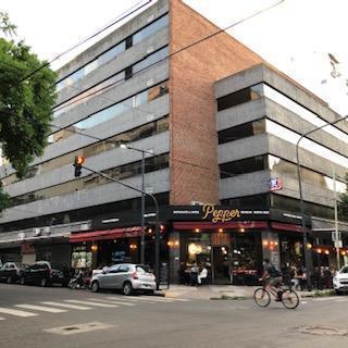 Garage de 9 Pisos con permiso de Estacionamiento por hora y 7 locales.