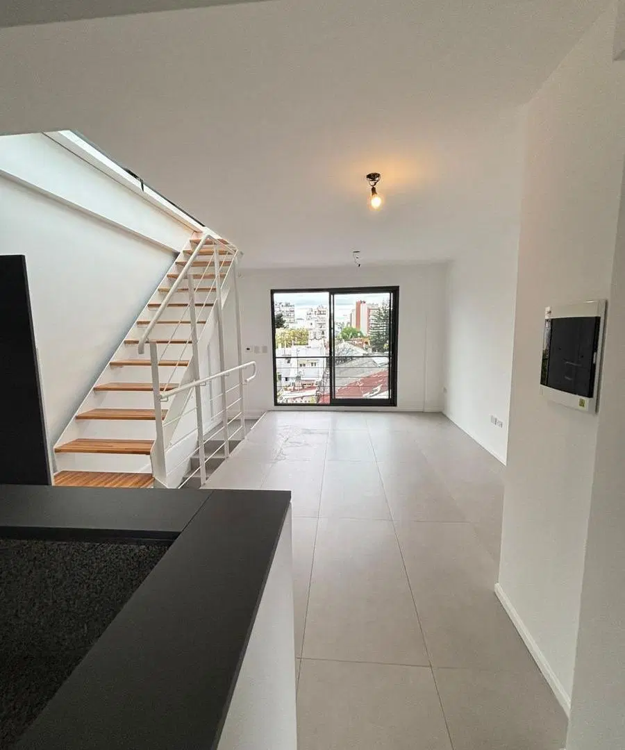 Triplex 100 m2 en venta en Coghlan 5