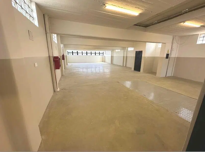 Galpón con  Oficinas a Estrenar! Listo para entrar. 2