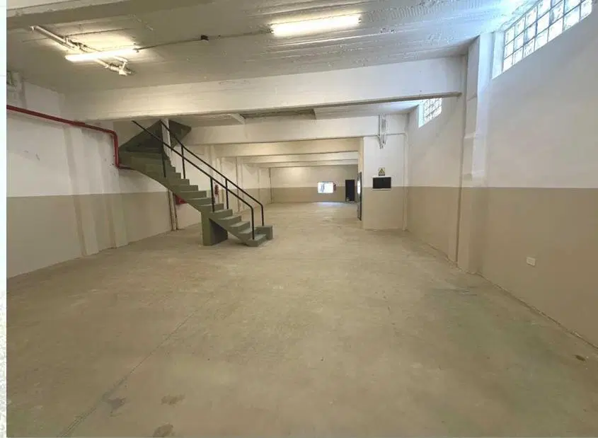 Galpón con  Oficinas a Estrenar! Listo para entrar. 5