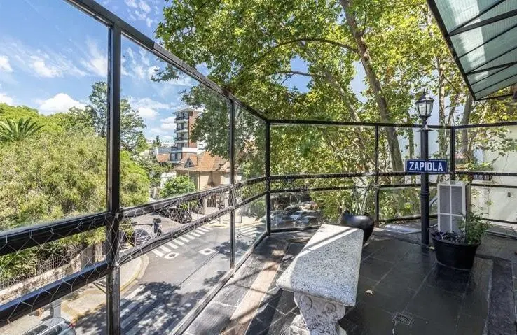 Triplex 6 ambientes con pileta y parrilla propia en venta en Belgrano 2
