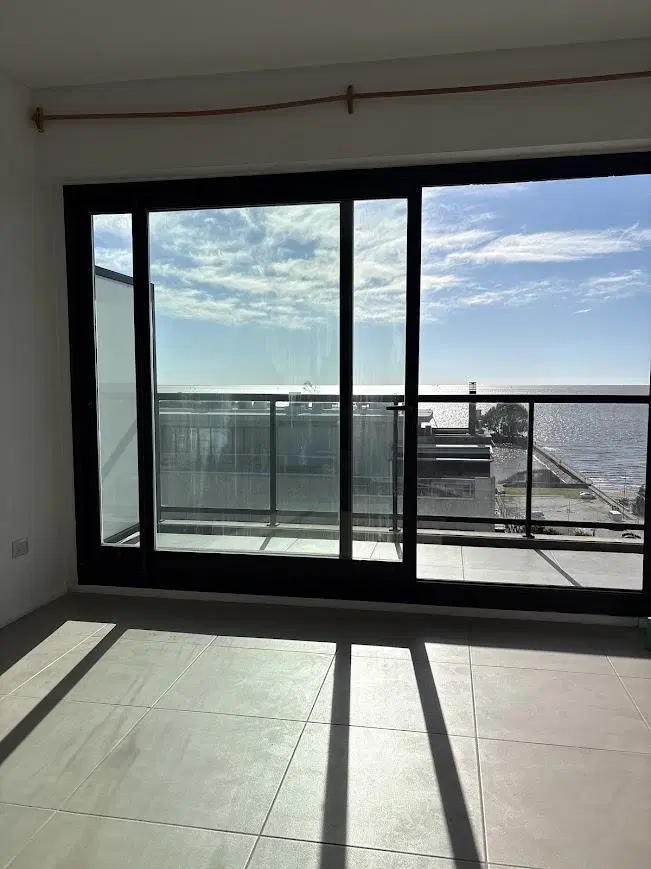 Departamento 2 ambientes con cochera en alquiler en Olivos con vista al rio 2