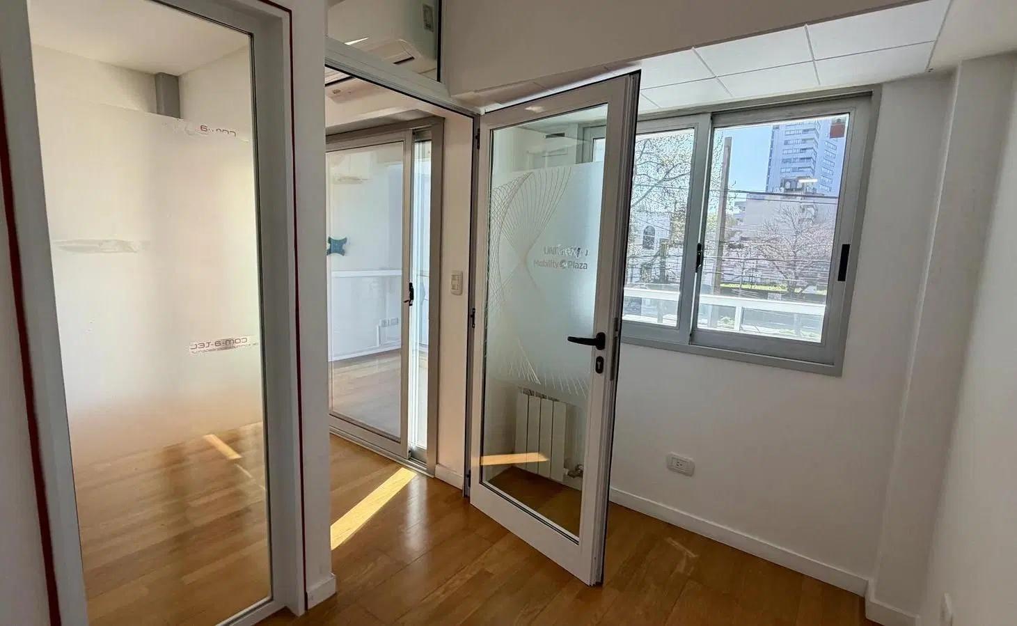 Foto de Oficina 50 m2 con cochera en alquiler en Vicente López, imagen 2