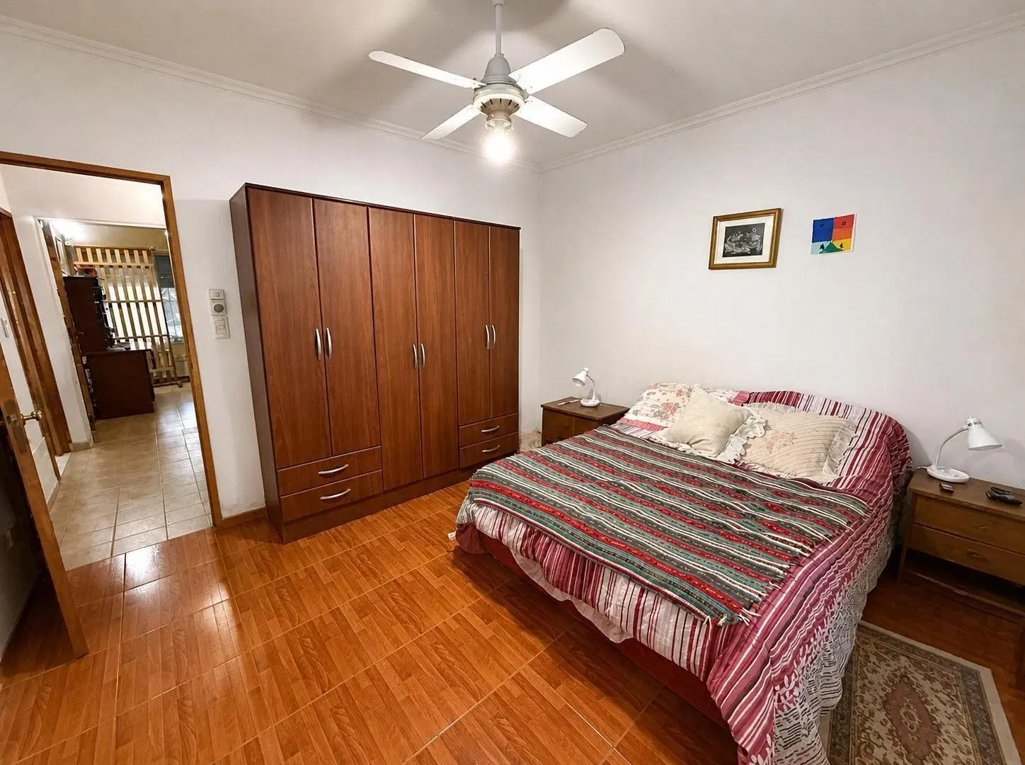 OPORTUNIDAD Casa en venta Barrio Alberdi, piscina, quincho semicubierto, tres dormitorios. 3