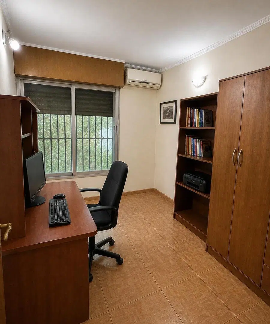 OPORTUNIDAD Casa en venta Barrio Alberdi, piscina, quincho semicubierto, tres dormitorios. 2