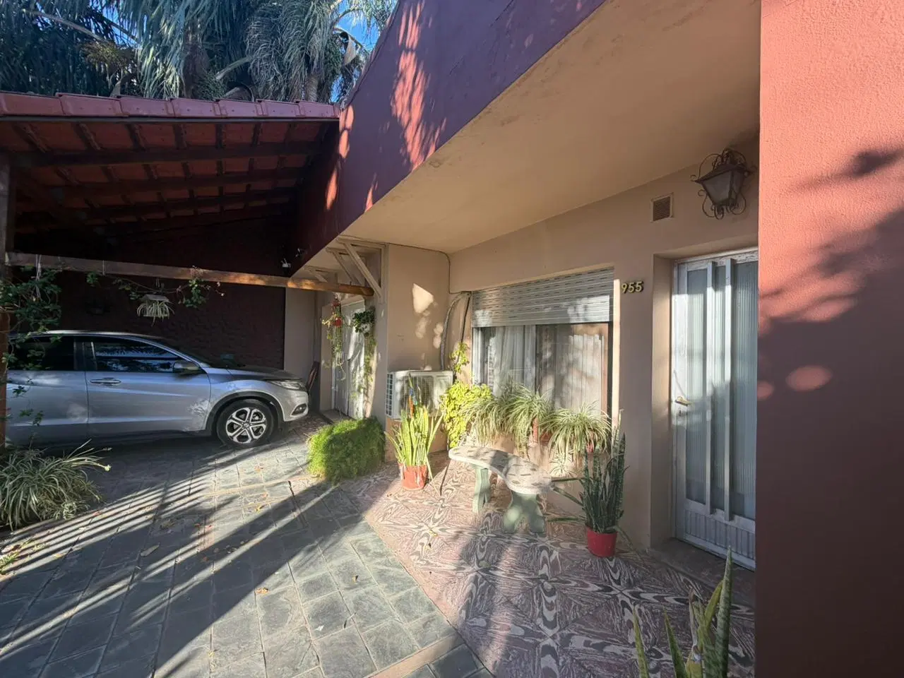 OPORTUNIDAD Casa en venta Barrio Alberdi, piscina, quincho semicubierto, tres dormitorios. 5