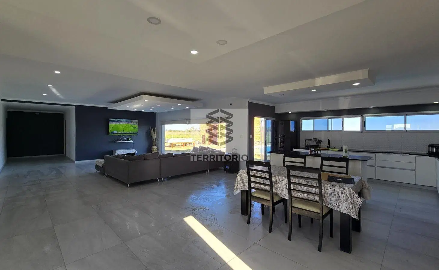 Casa nueva sobre lote 2.000 m², pileta y vista al campo 5