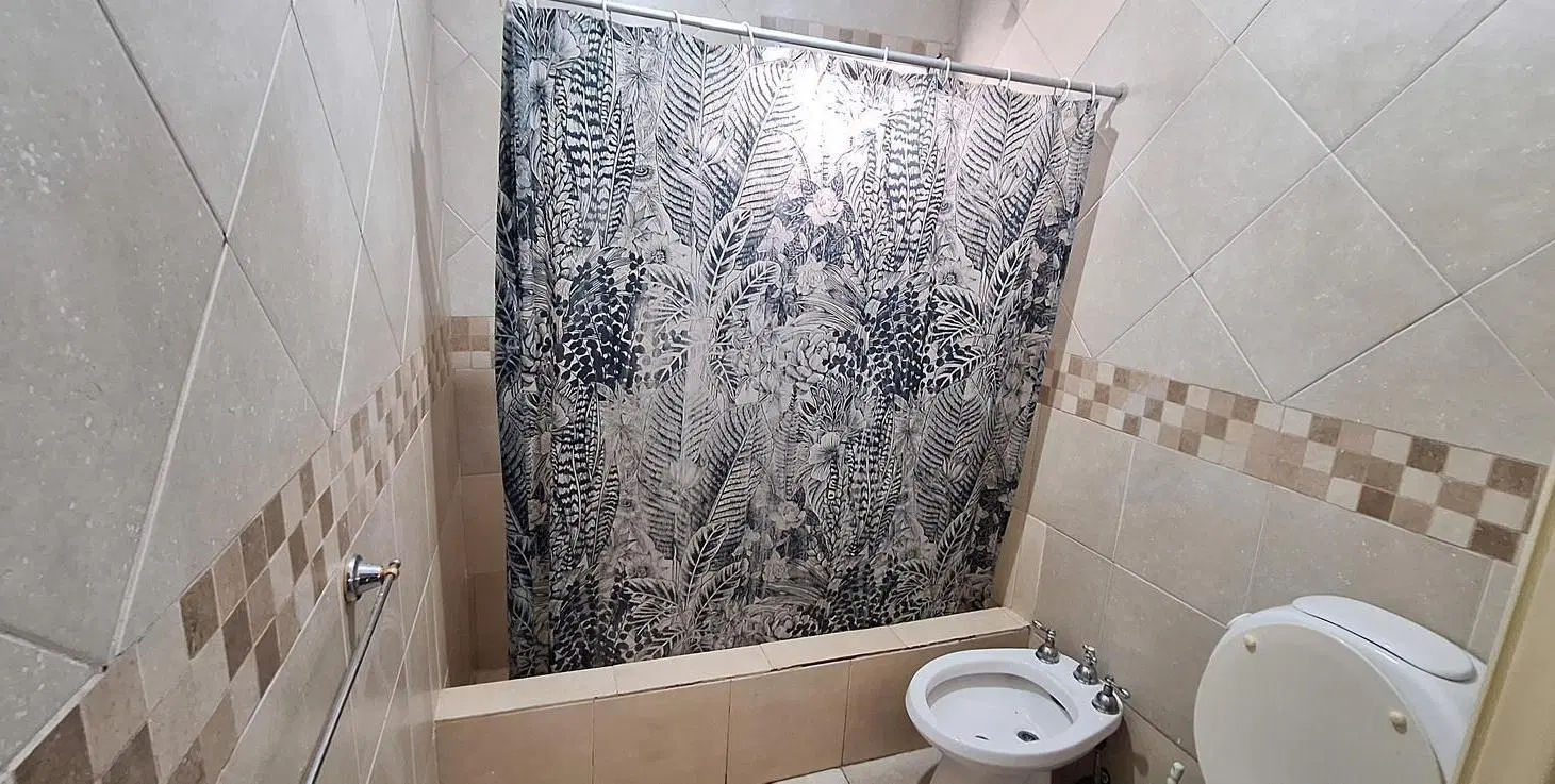 Casa en venta, dos dormitorios, cochera y patio. 5