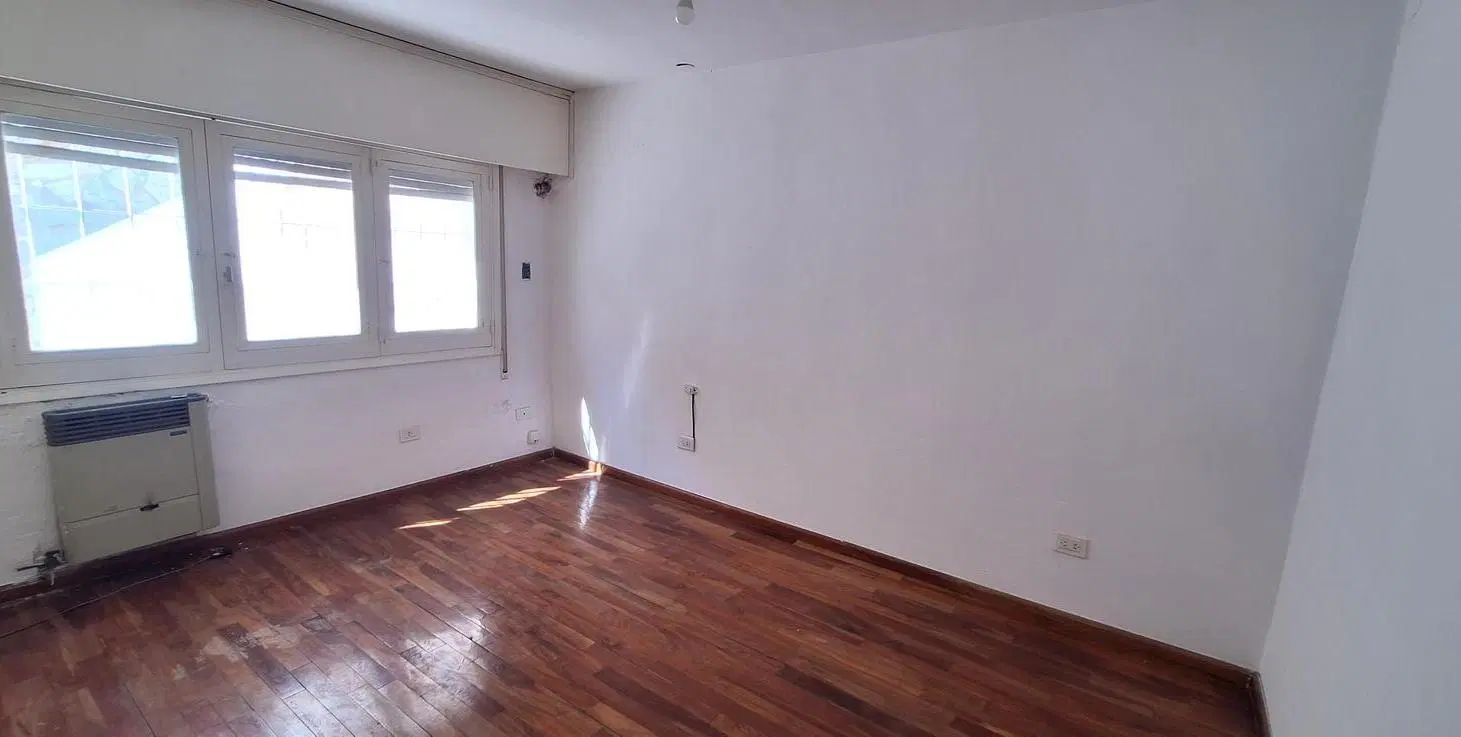 Casa en venta, dos dormitorios, cochera y patio. 3