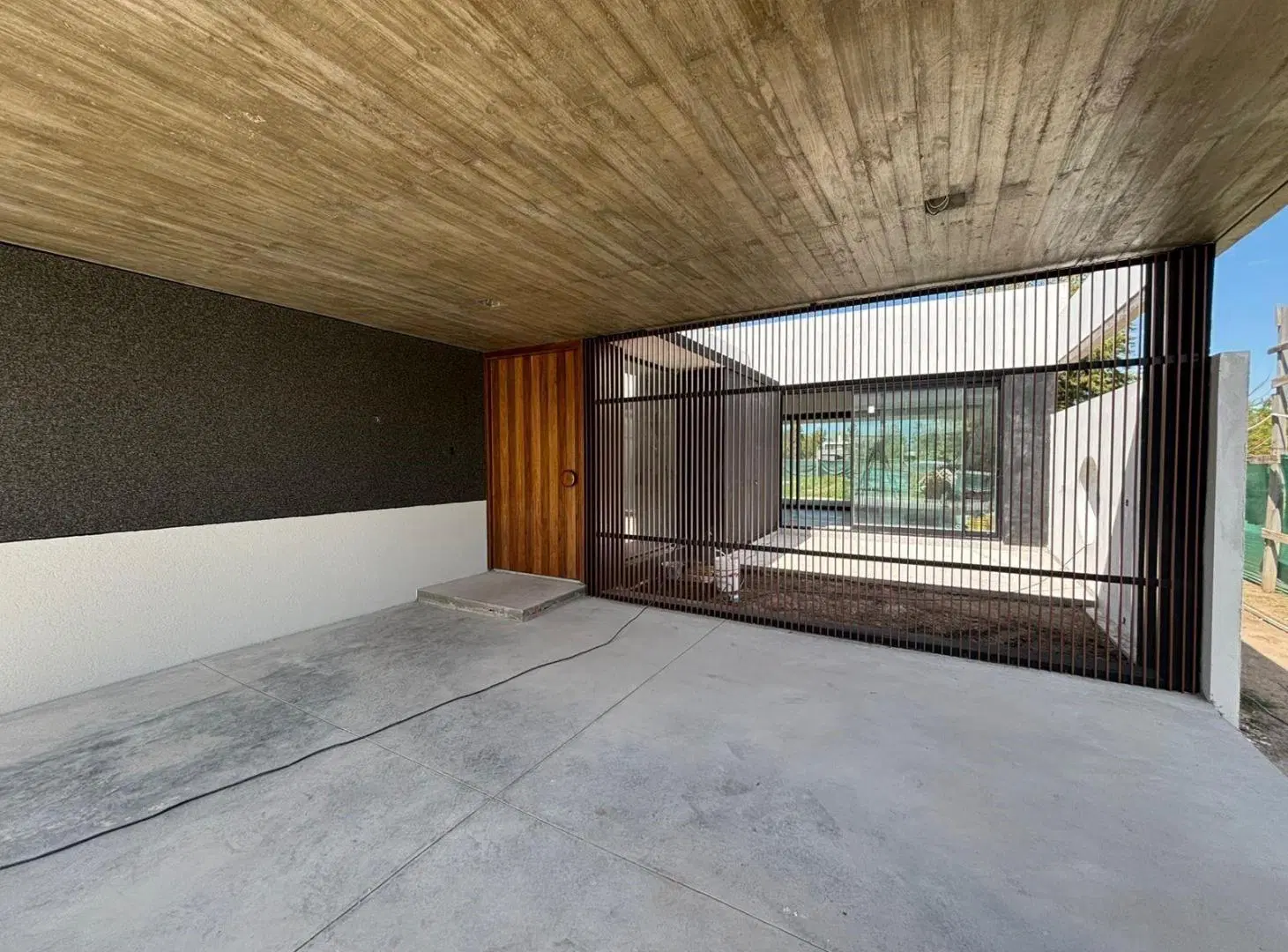 Casa en venta de tres dormitorios. pileta. Barrio cerrado. 2