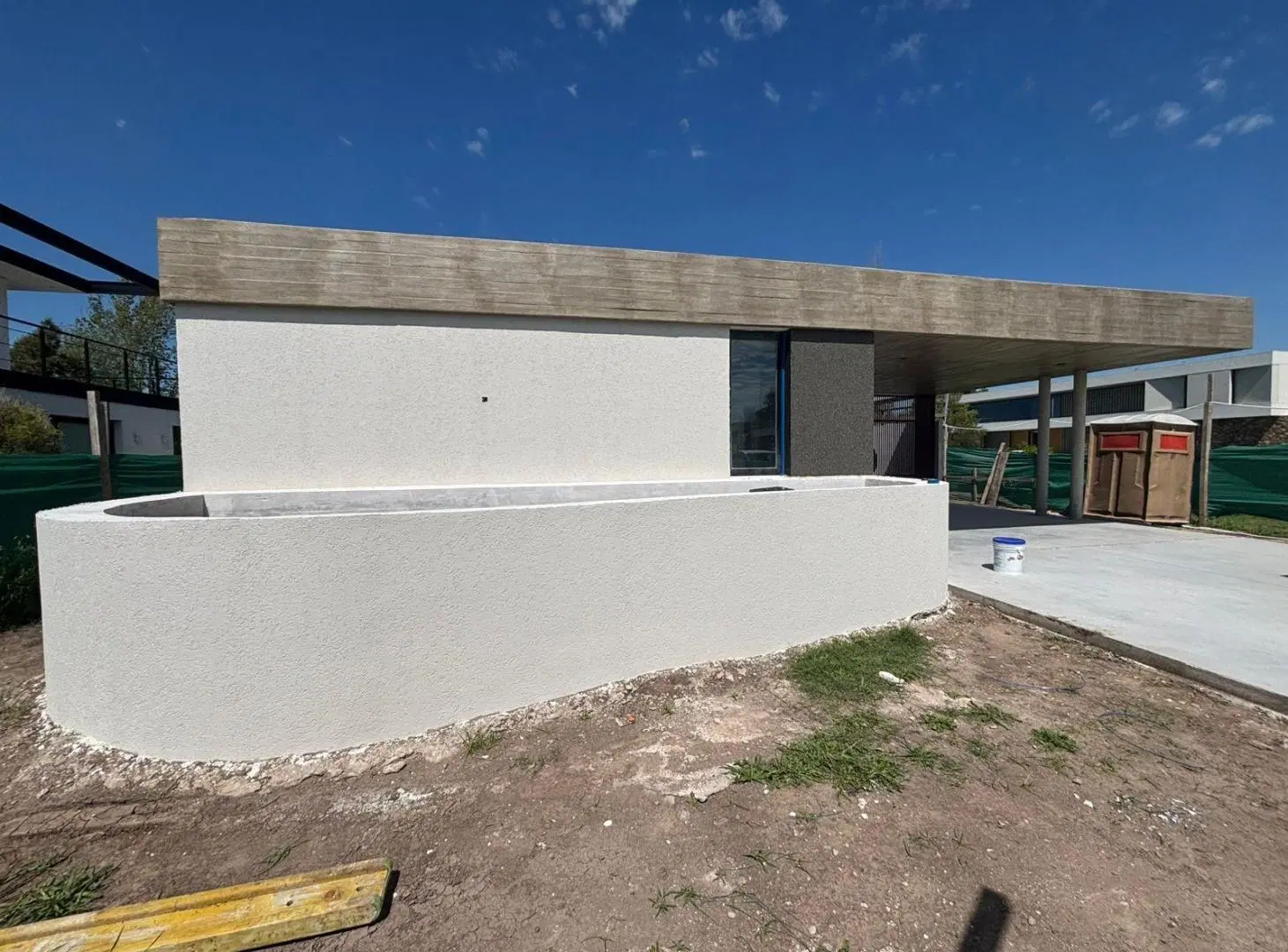 Casa en venta de tres dormitorios. pileta. Barrio cerrado. 4