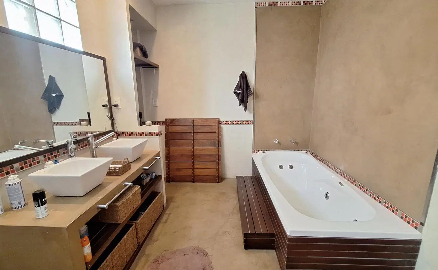 Departamento piso exclusivo. 4 dormitorios con cochera. 5