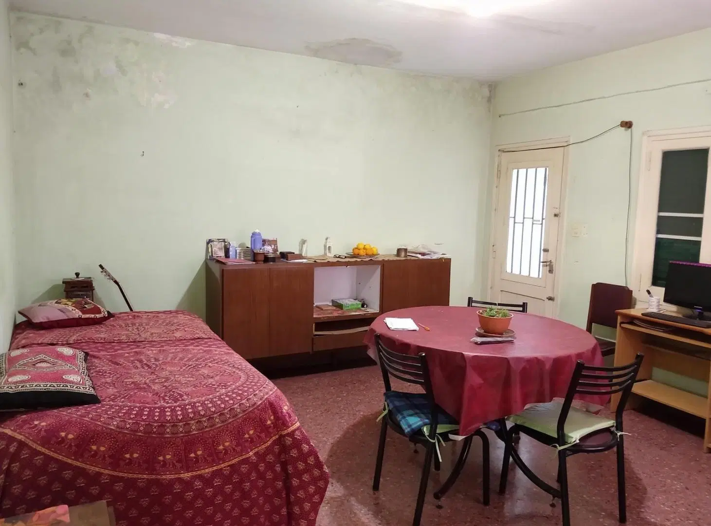 Casa interna de dos dormitorios con jardín. 1