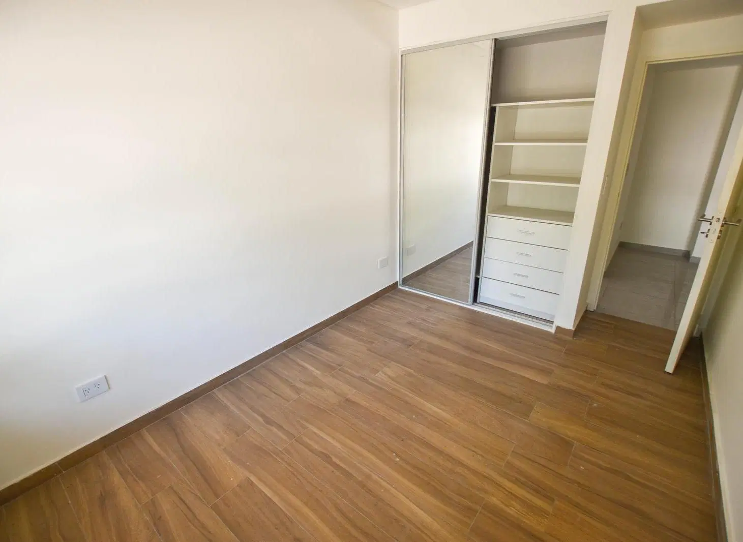 Departamento en Venta, dos dormitorios con patio exclusivo. Echesortu. 4