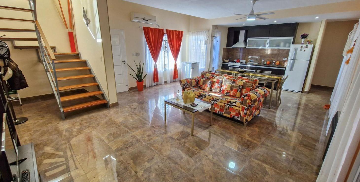 Foto de Casa en venta, dos dormitorios. Jardín, pileta y quincho. Pueblo Esther., imagen 3