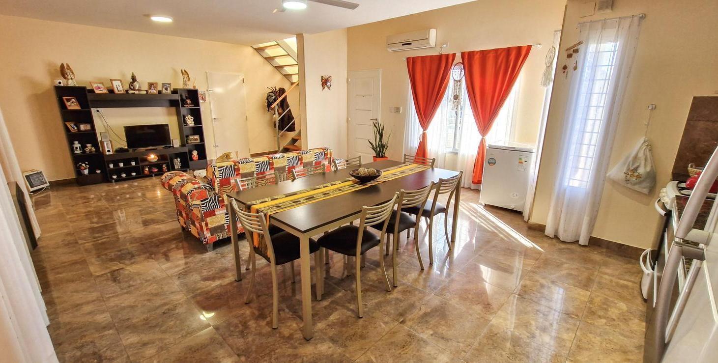 Foto de Casa en venta, dos dormitorios. Jardín, pileta y quincho. Pueblo Esther., imagen 5