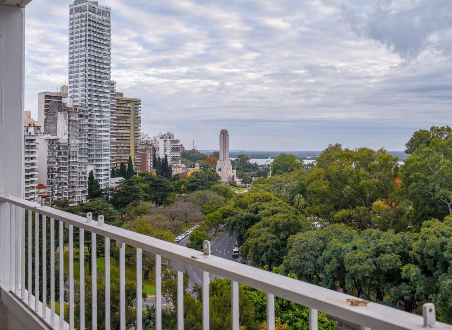 Venta Dúplex de 3 Dorm. comodín con Vista Franca Al Rio con Cochera y Baulera Barrio Martin