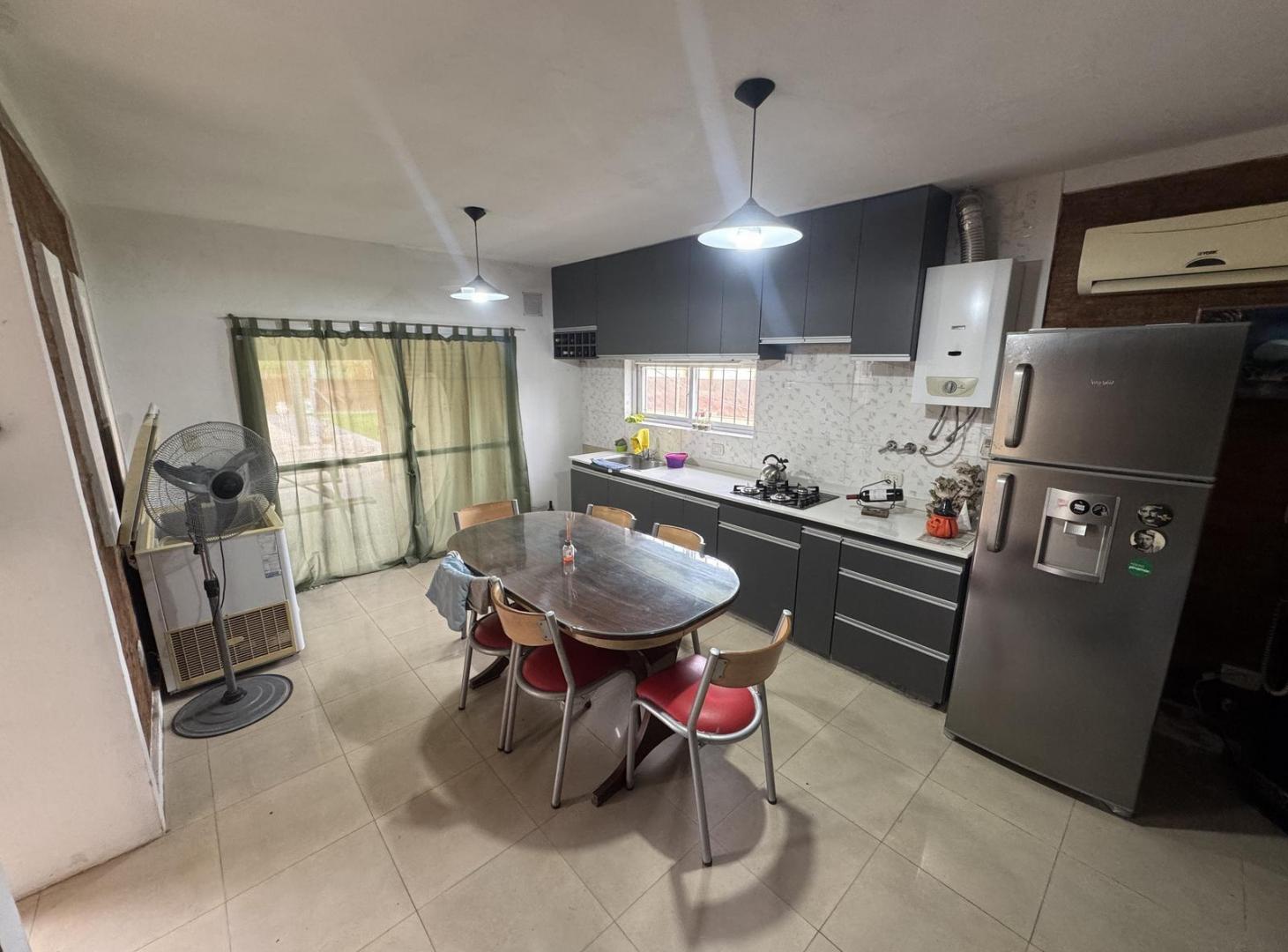 Foto de VENTA CASA 2 DORMITORIOS + PILETA + PARRILLERO + PLAYROOM, imagen 2