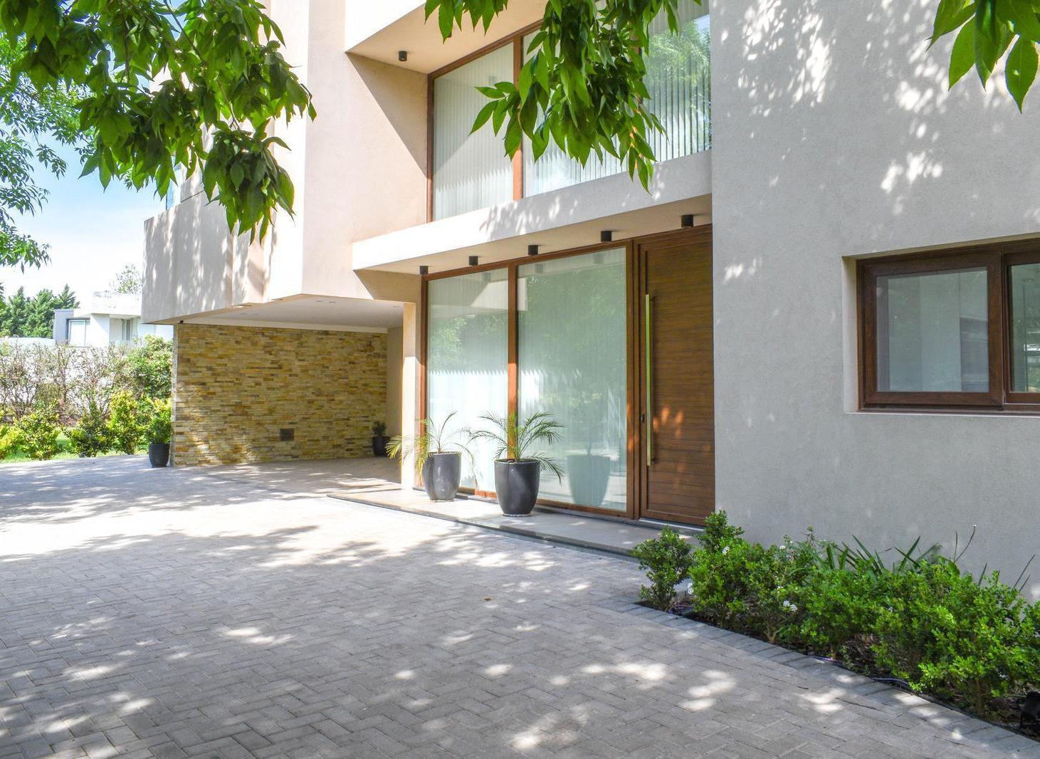 Foto de Casa a Estrenar 4 Dormitorios, 500m2 Quincho, Piscina, Calidad Premium, imagen 1