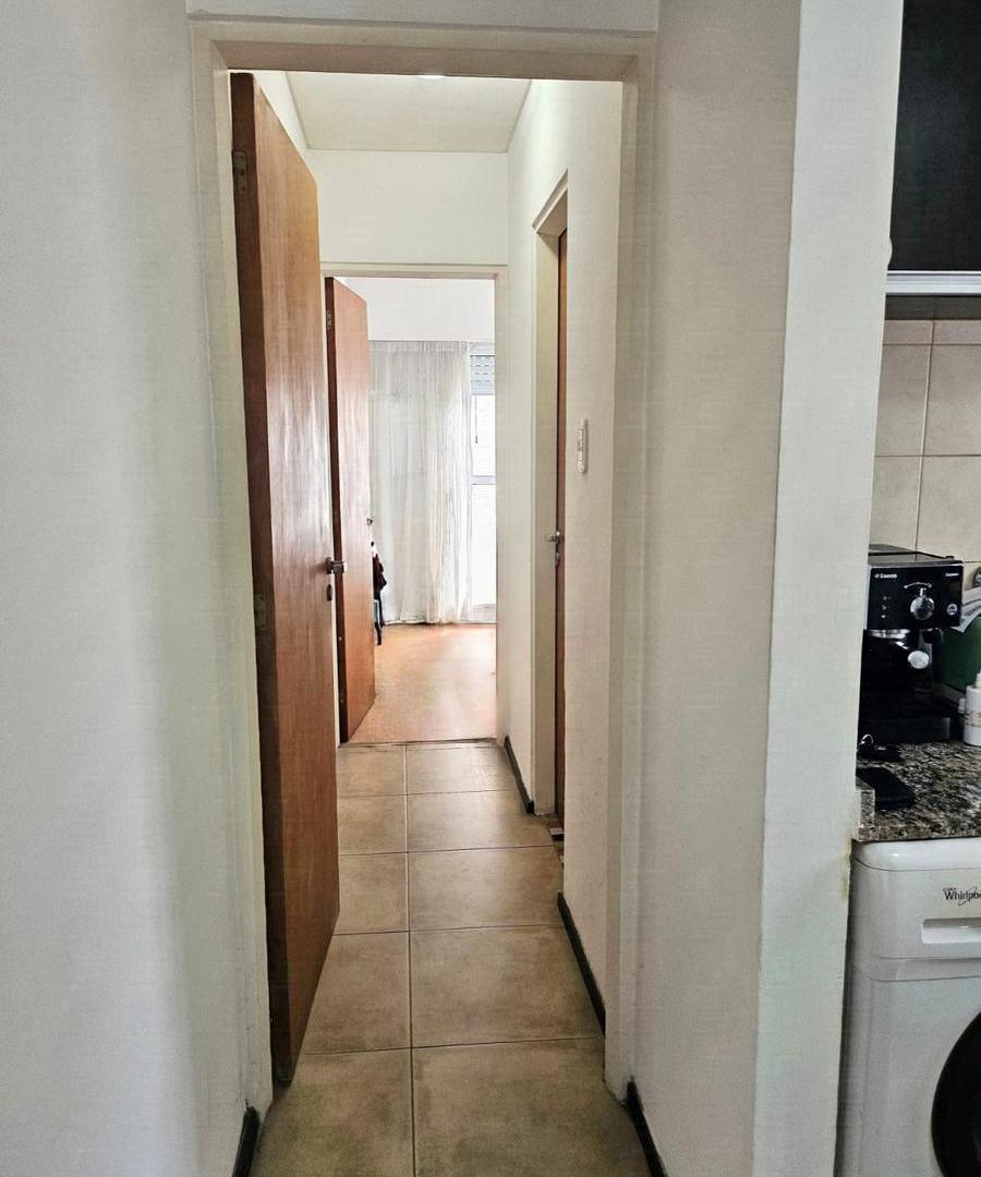 Foto de DEPARTAMENTO EN VENTA DE UN DORMITORIO CON COCHERA, PISCINA Y QUINCHO, imagen 2