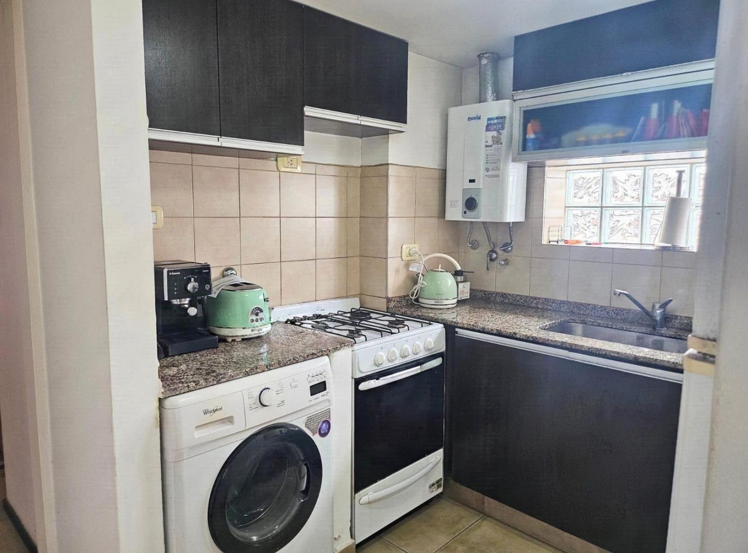 Foto de DEPARTAMENTO EN VENTA DE UN DORMITORIO CON COCHERA, PISCINA Y QUINCHO, imagen 5