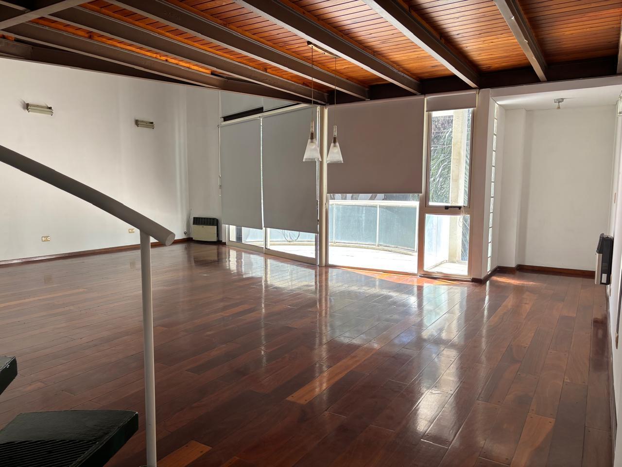 Foto de Casa con patio, quincho y cochera doble, imagen 4