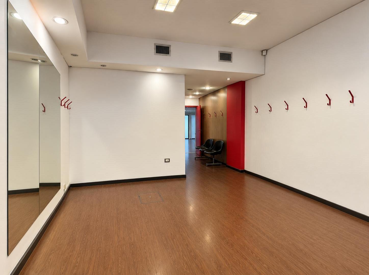 Foto de VENTA LOCAL / OFICINA 110 M² CON PATIO Y 3 CONSULTORIOS – ABASTO, imagen 4