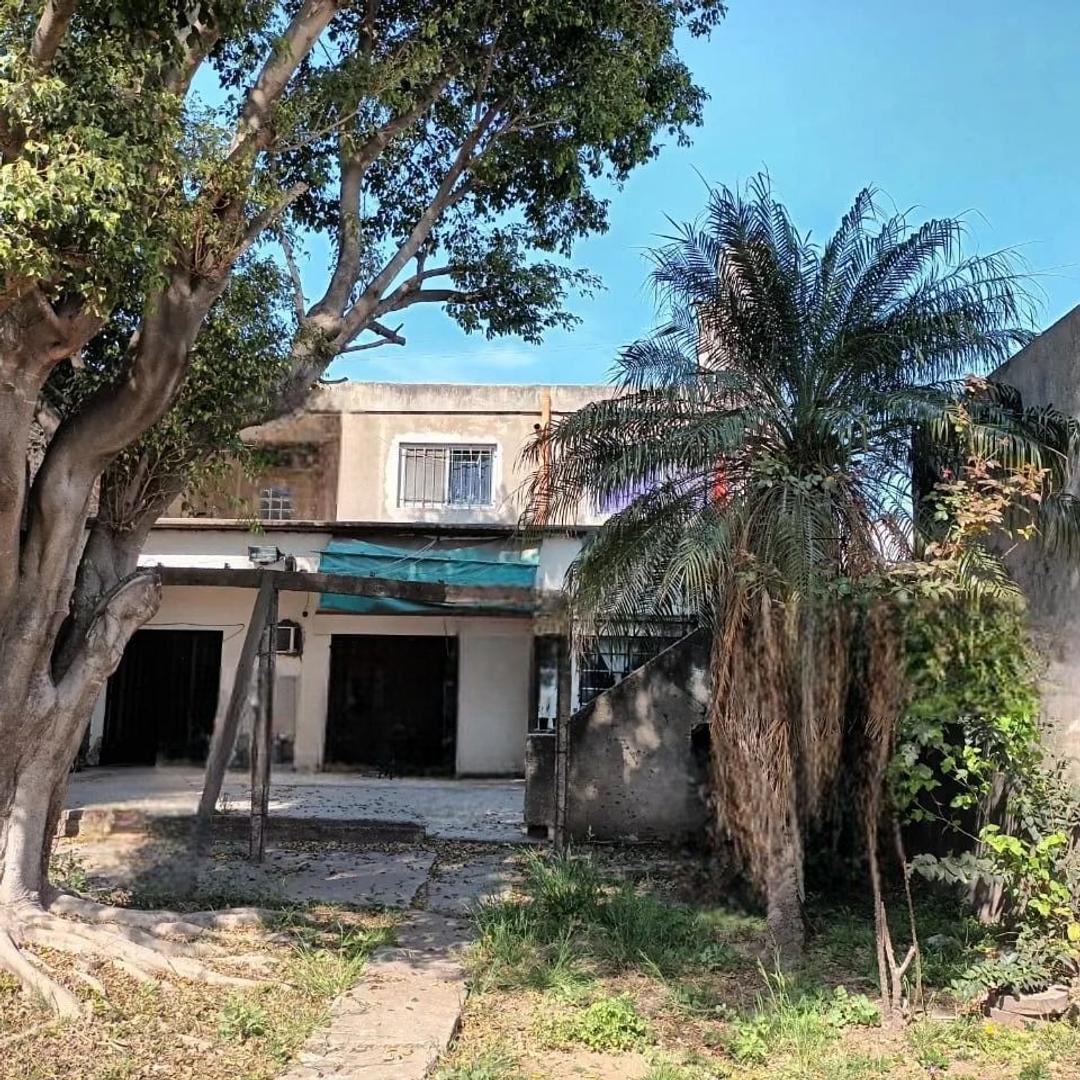 Foto de En Venta 2 Locales, casa 2 dormitorios arriba y terreno al fondo, imagen 4