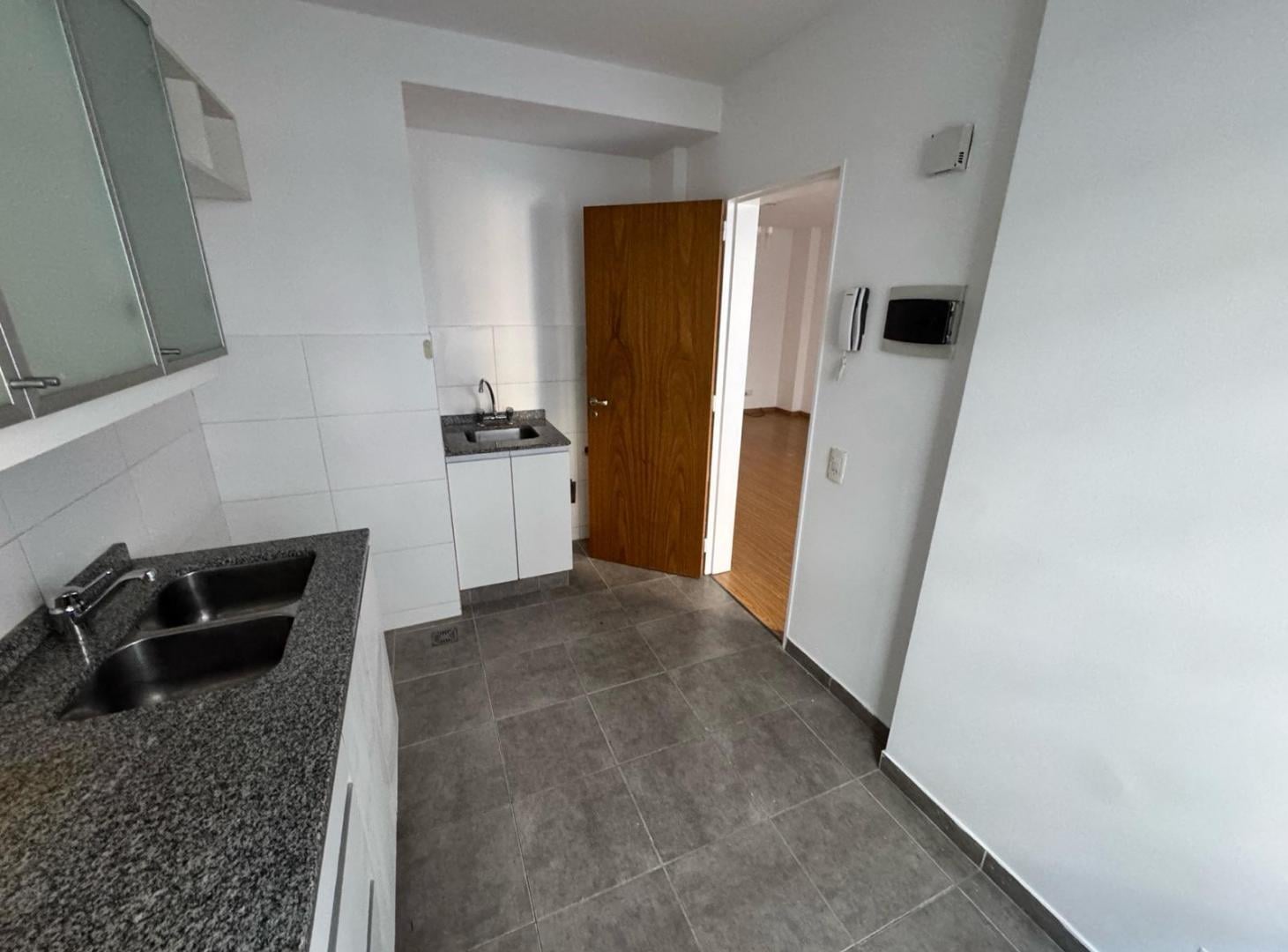Foto de DEPARTAMENTO 2 DORMITORIO ALEM 1333, imagen 5