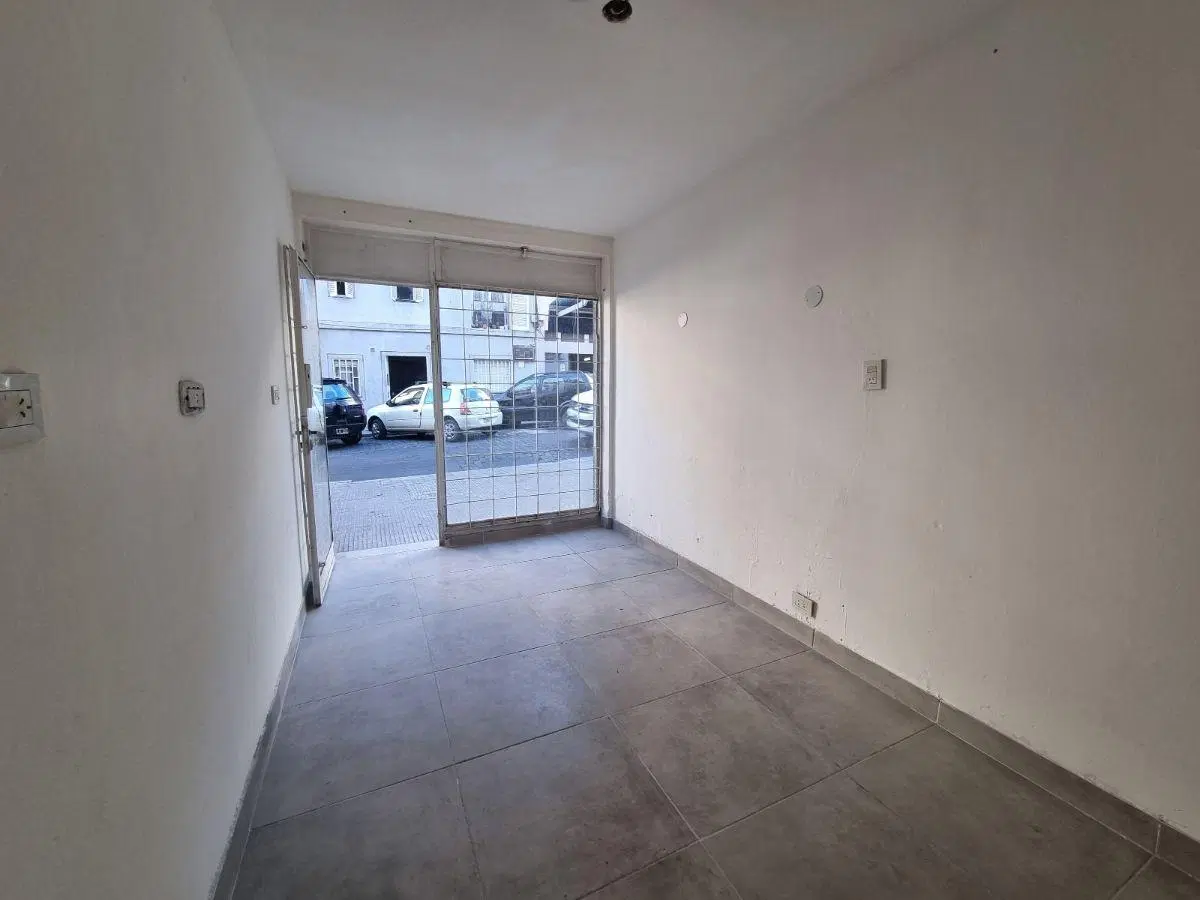 Local comercial / oficina en alquiler de 12m2 en Maipu 500 1