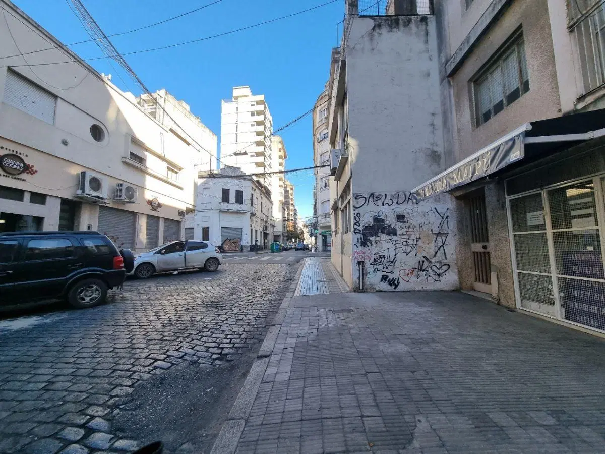 Local comercial / oficina en alquiler de 12m2 en Maipu 500 4